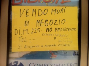 cartello "vendesi" a Bibione